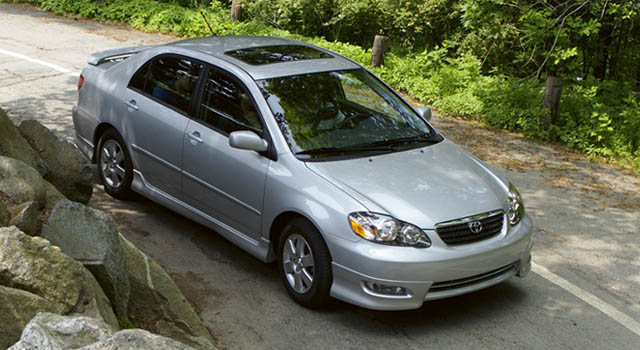 2007_toyota_corolla_s_with_moon_roof.jpg